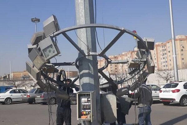 مرمت و بهسازی دکل‌های روشنایی پایانه مسافربری مرکزی شهرداری تبریز