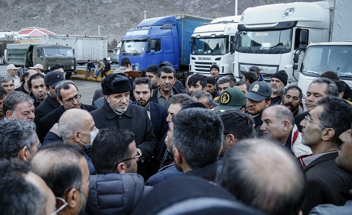 استاندار آذربایجان شرقی بر حل مشکل کامیون داران در مرز نوردوز تاکید کرد
