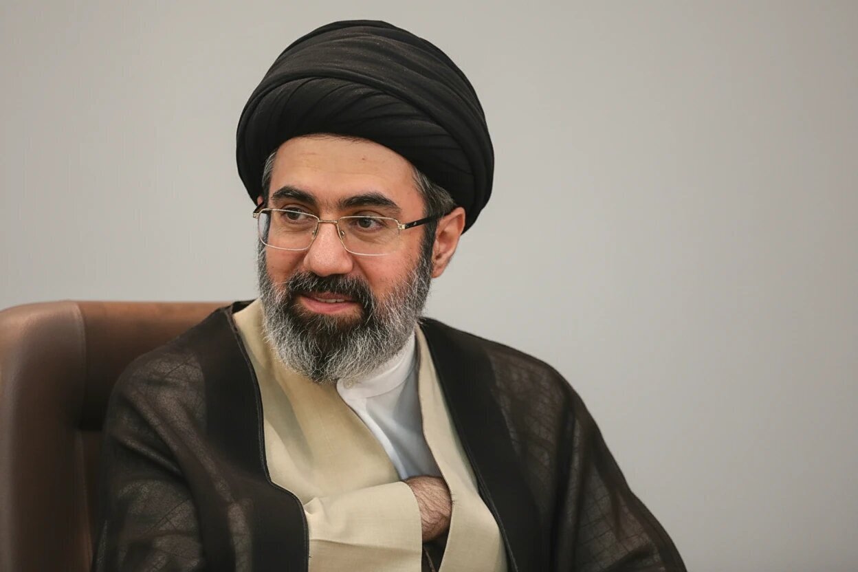 پیام رهبر انقلاب به مناسبت روز کارگر و روز معلم